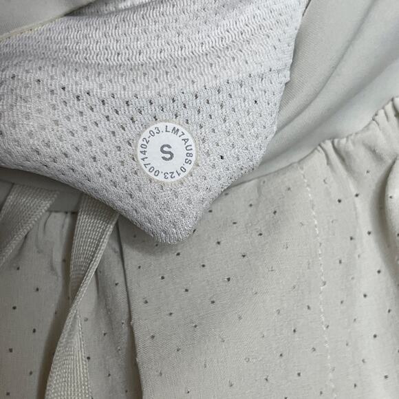 Lululemon Fast and Free Short 6" Lined on off white sz S - Picture 3 of 4